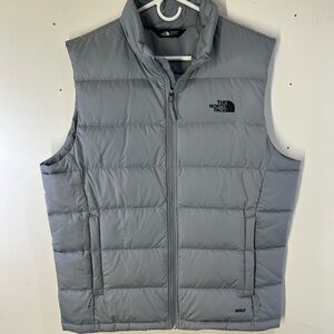 The North Face Men's Light Gray 550 down puffer Vest, NWOT